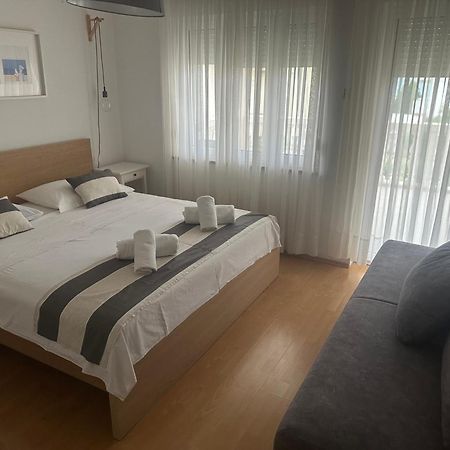 Apartmani Mira Vodice Eksteriør billede