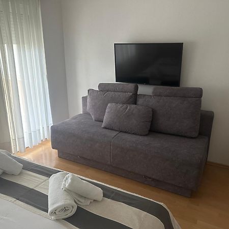 Apartmani Mira Vodice Eksteriør billede