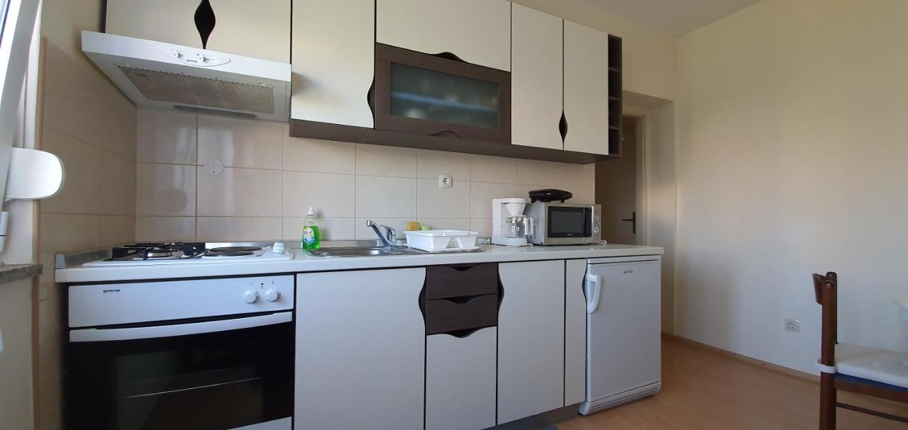 Apartmani Mira Vodice Eksteriør billede