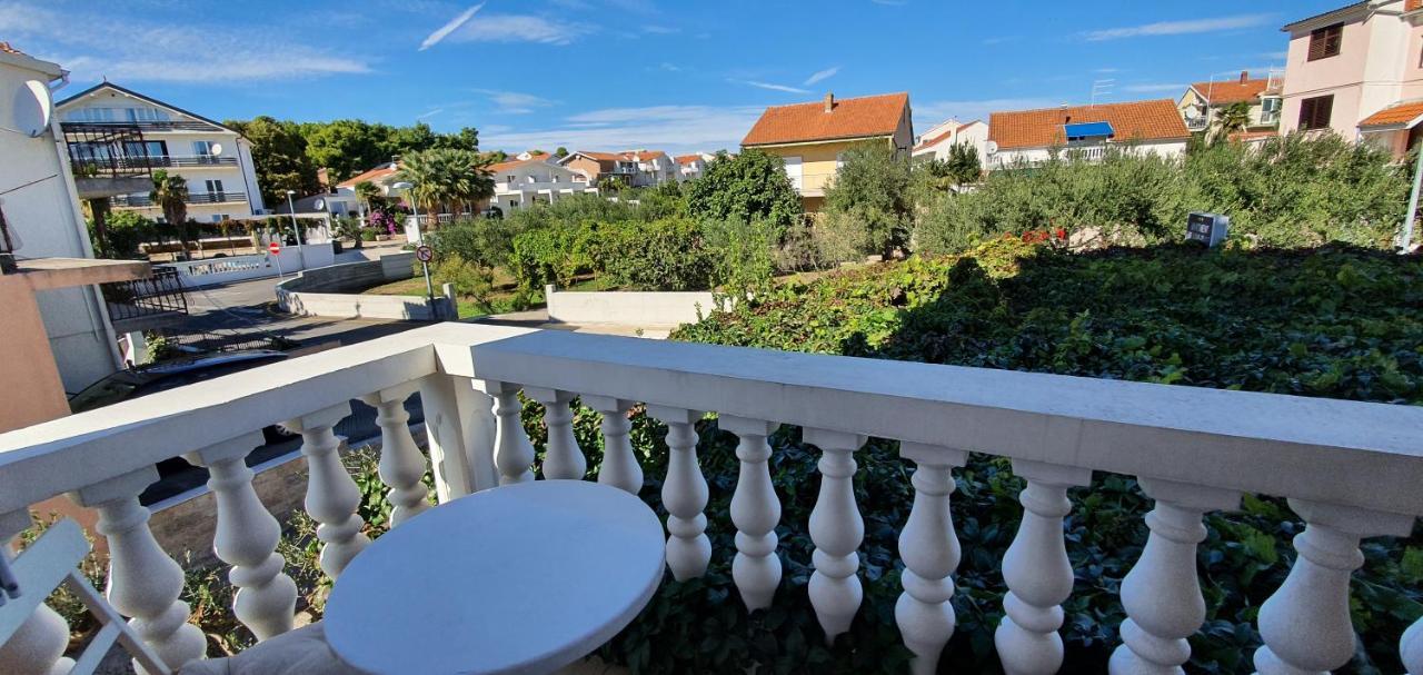 Apartmani Mira Vodice Eksteriør billede