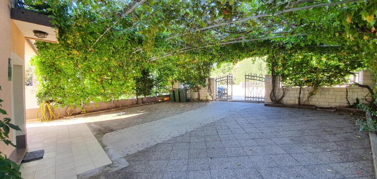 Apartmani Mira Vodice Eksteriør billede