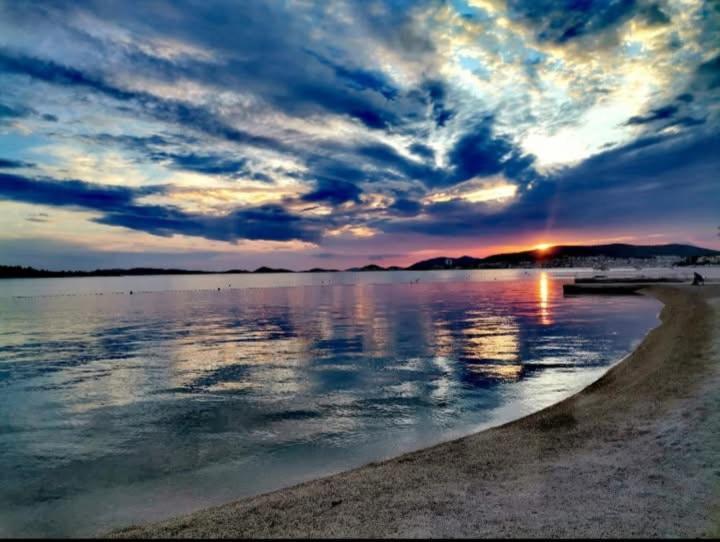 Apartmani Mira Vodice Eksteriør billede