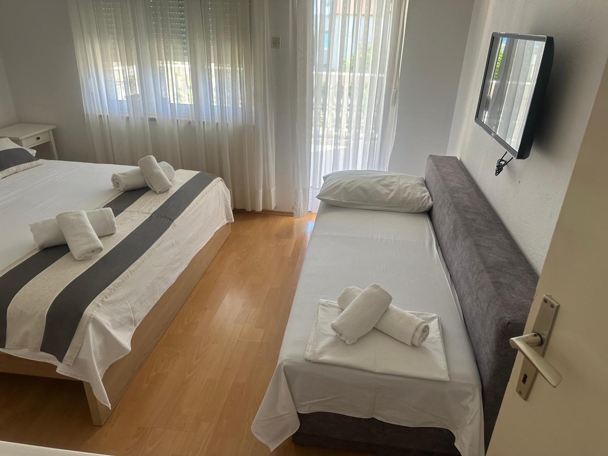 Apartmani Mira Vodice Eksteriør billede