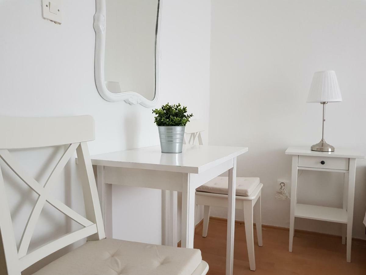 Apartmani Mira Vodice Eksteriør billede