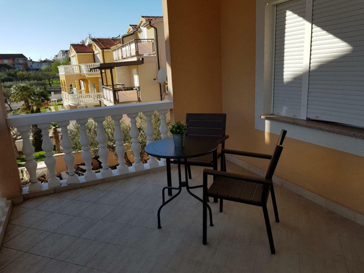 Apartmani Mira Vodice Eksteriør billede