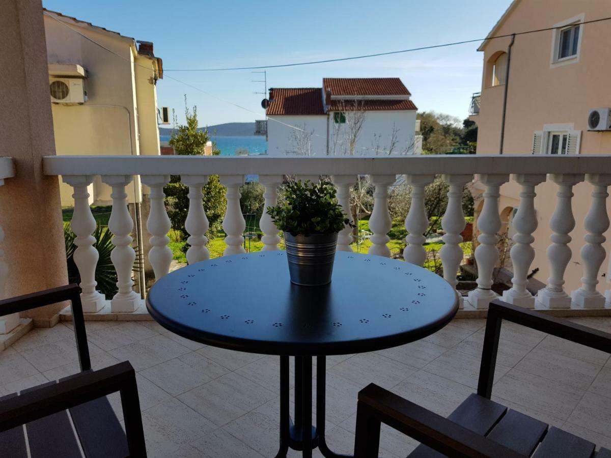 Apartmani Mira Vodice Eksteriør billede