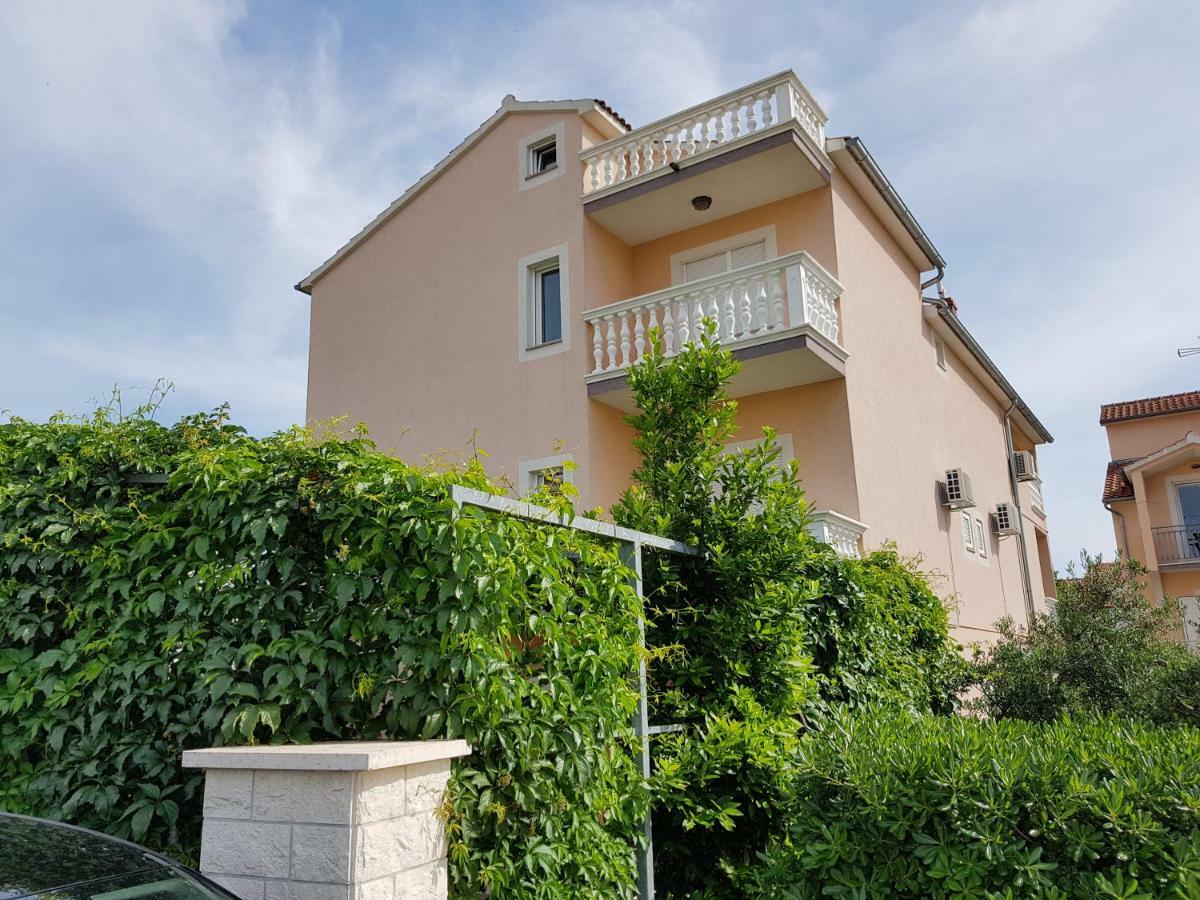 Apartmani Mira Vodice Eksteriør billede