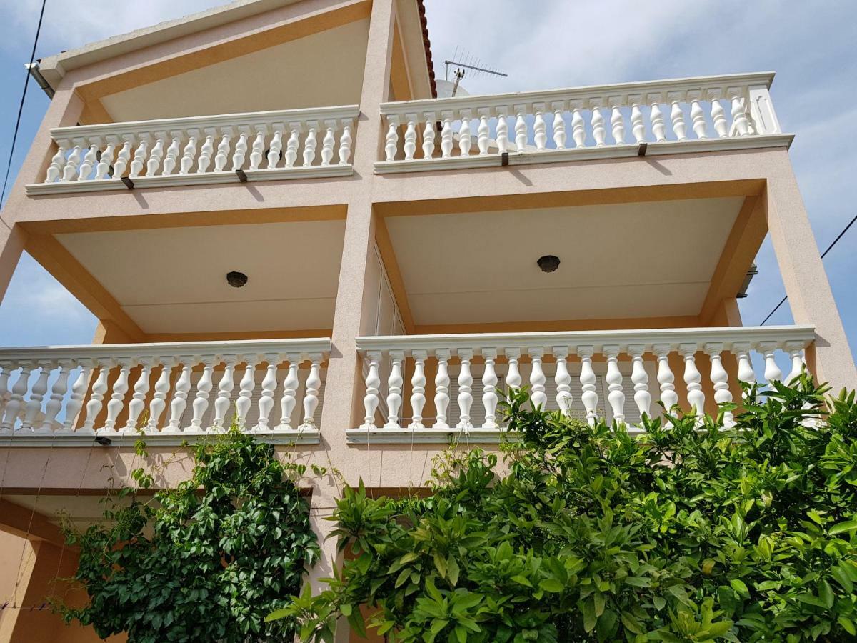 Apartmani Mira Vodice Eksteriør billede