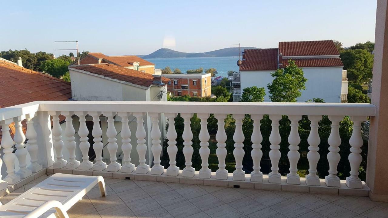 Apartmani Mira Vodice Eksteriør billede